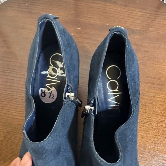 CALVIN KLEIN below the ankle women’s bootie Blue Micro suede size 8.5 EUC - Picture 5 of 12